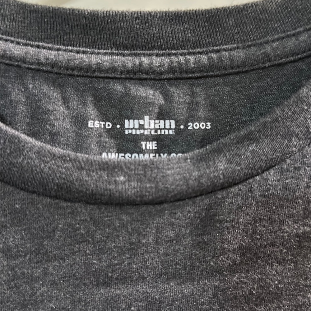 Men’s Urban Pipeline the awesomely soft ultimate tee, size XL dark heather gray
